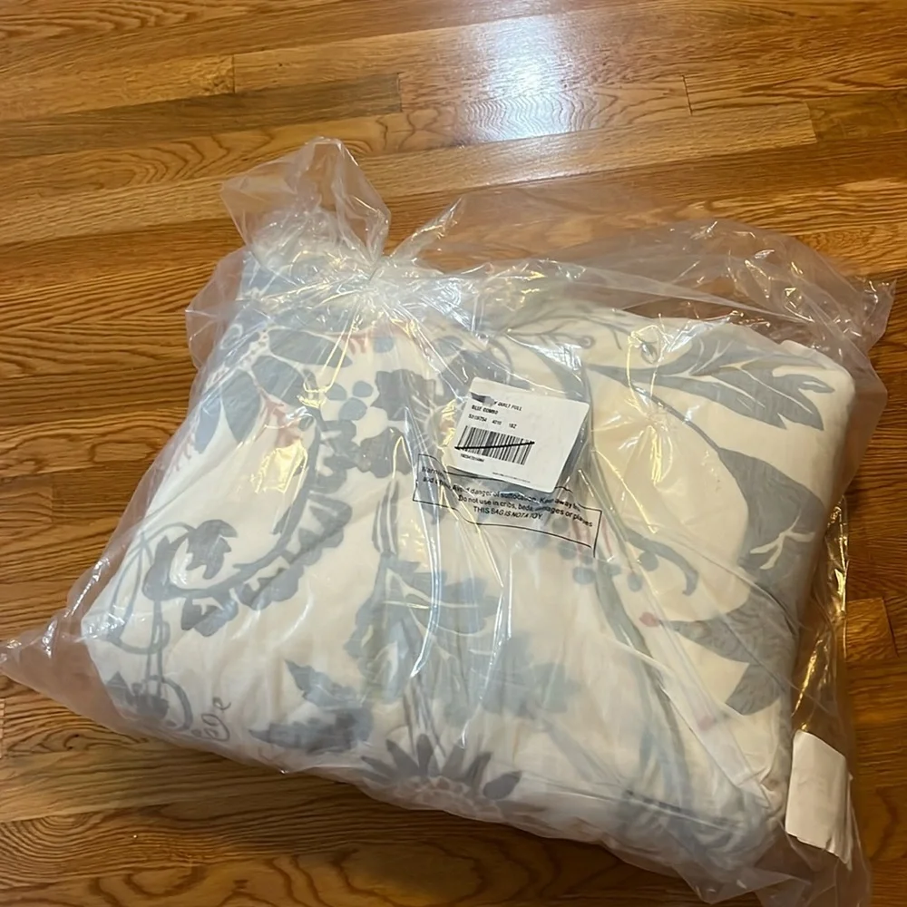 Anthropologie Velvet Hollyhock Full Quilt NWT Plus